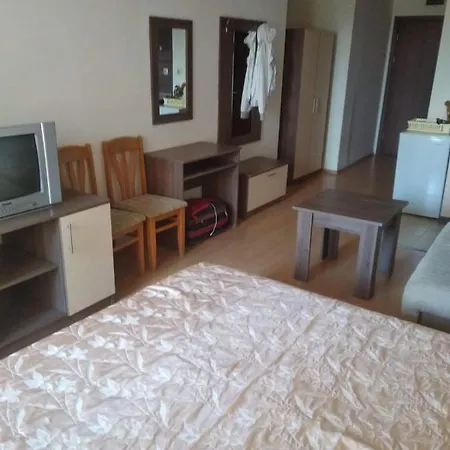 Apartment Nessebur, South Beach, Private Studio, Larisa Nesebar